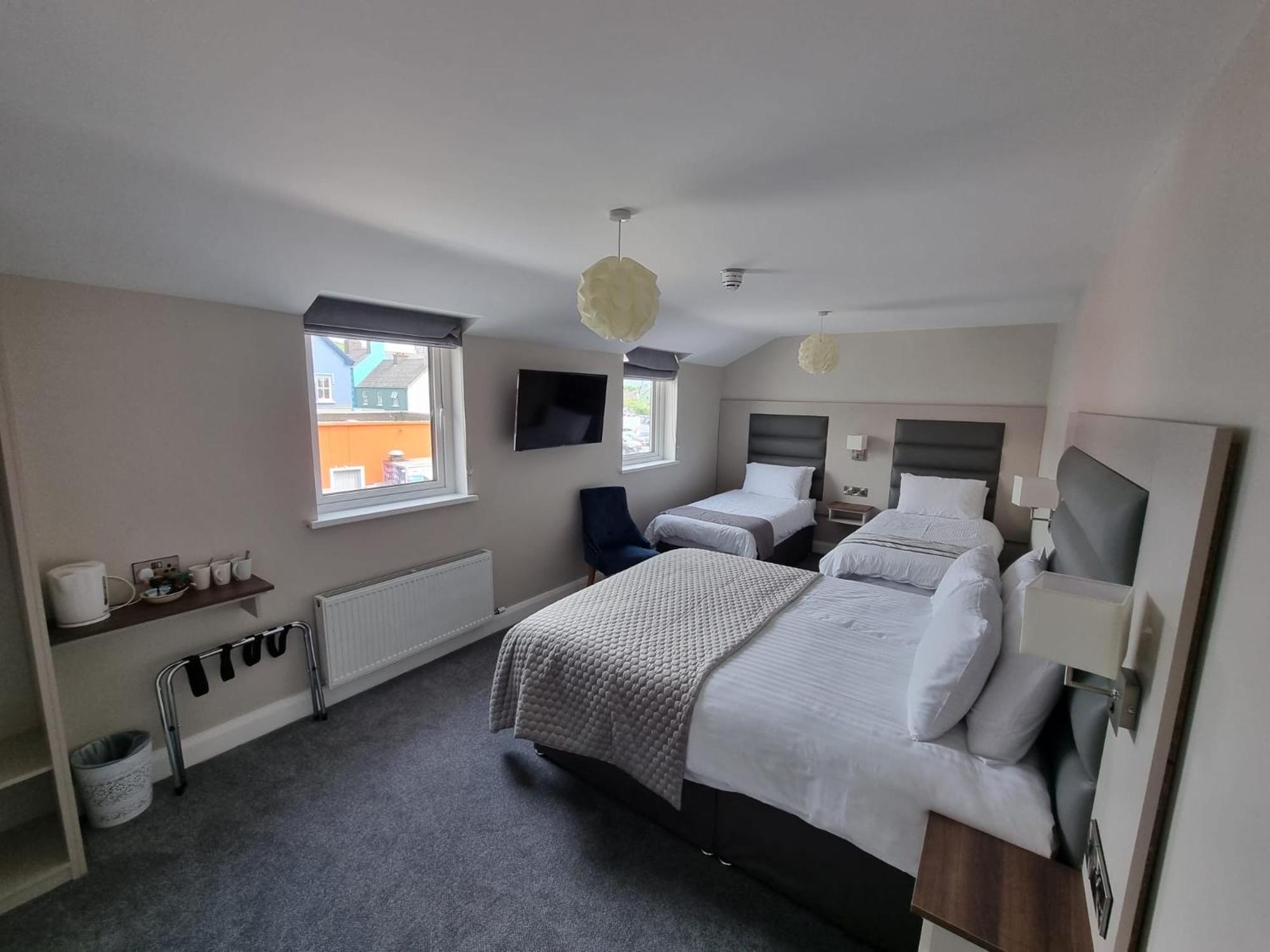 Murphy'S Pub And Bed & Breakfast Дингл Экстерьер фото