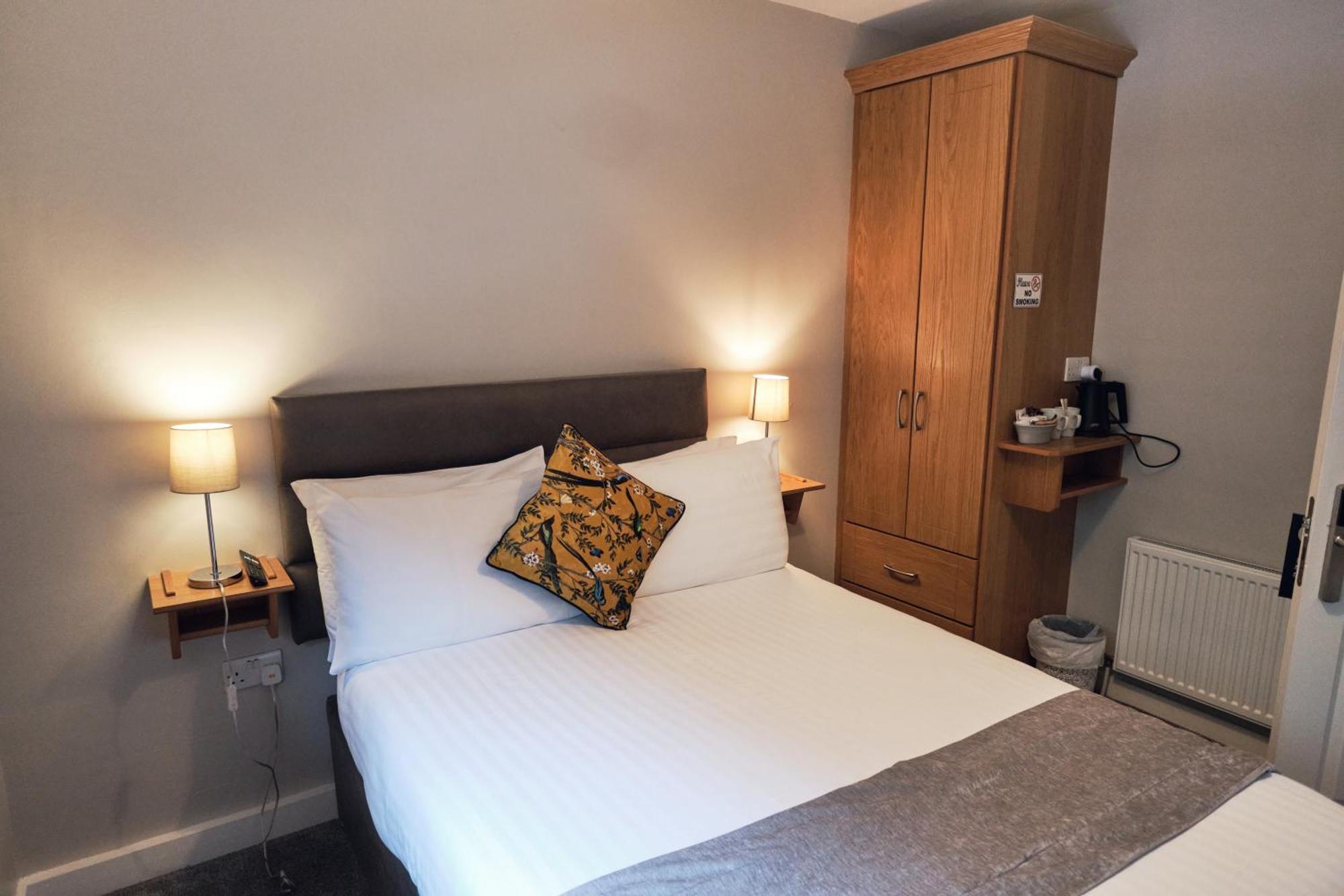 Murphy'S Pub And Bed & Breakfast Дингл Экстерьер фото